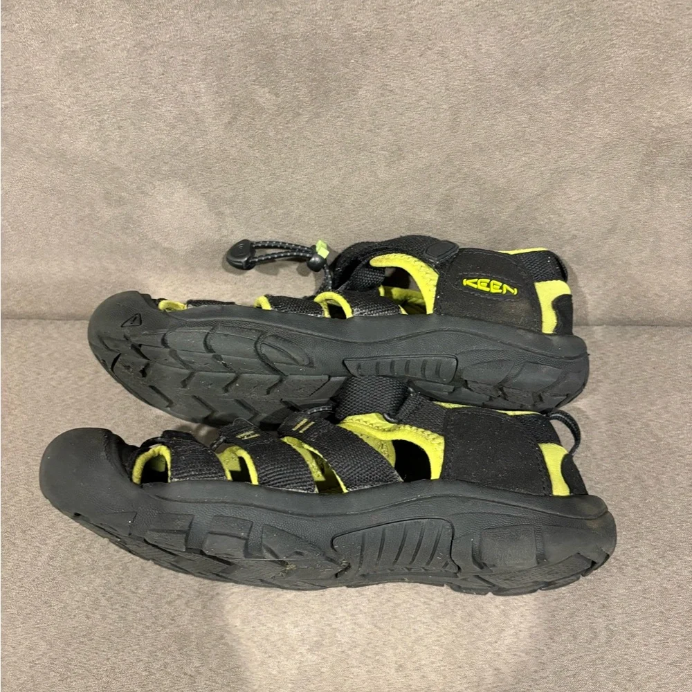 Keen Big Kid‎ Newport H2 Sandal Black Lime Green Outdoor Adventure Size 5